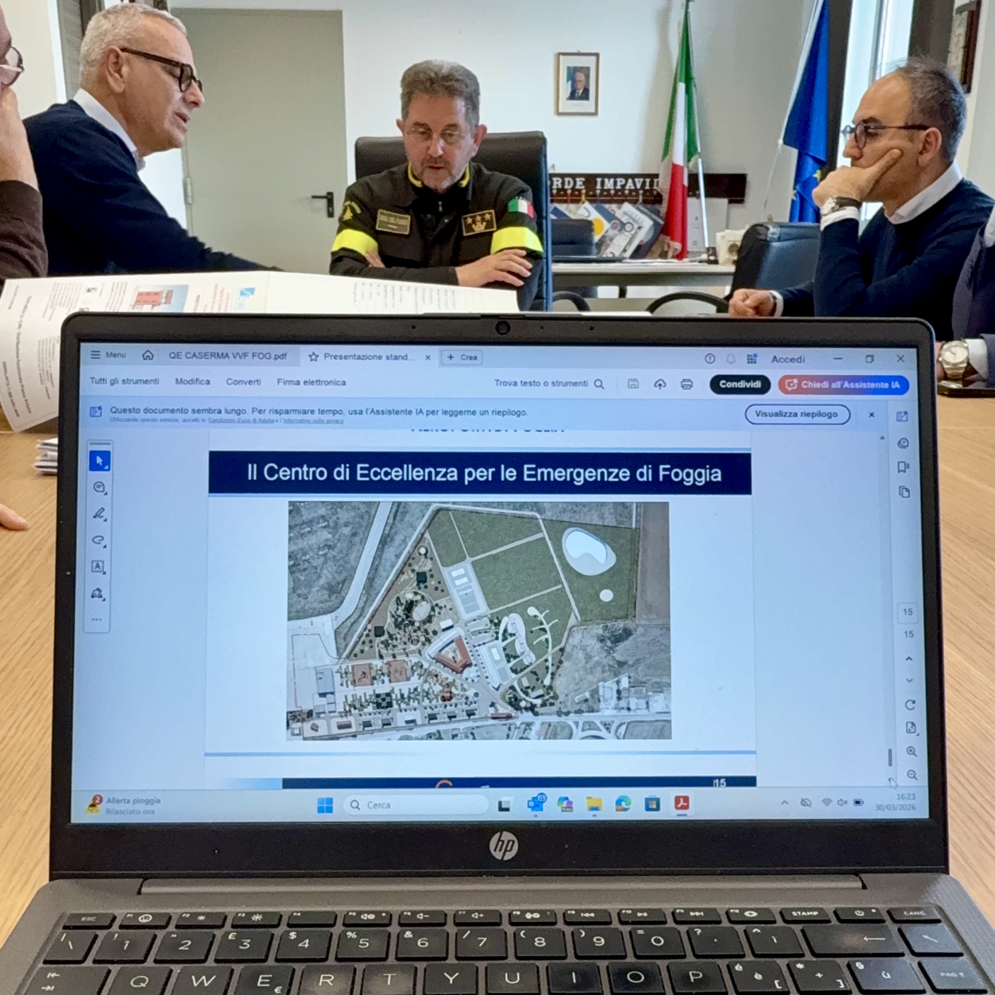 Galleria Aeroporto di Foggia, Piemontese presenta ai Vigili del Fuoco il progetto del distaccamento: investimento da 9 milioni di euro per rafforzare sicurezza e sviluppo dello scalo - Diapositiva 3 di 4