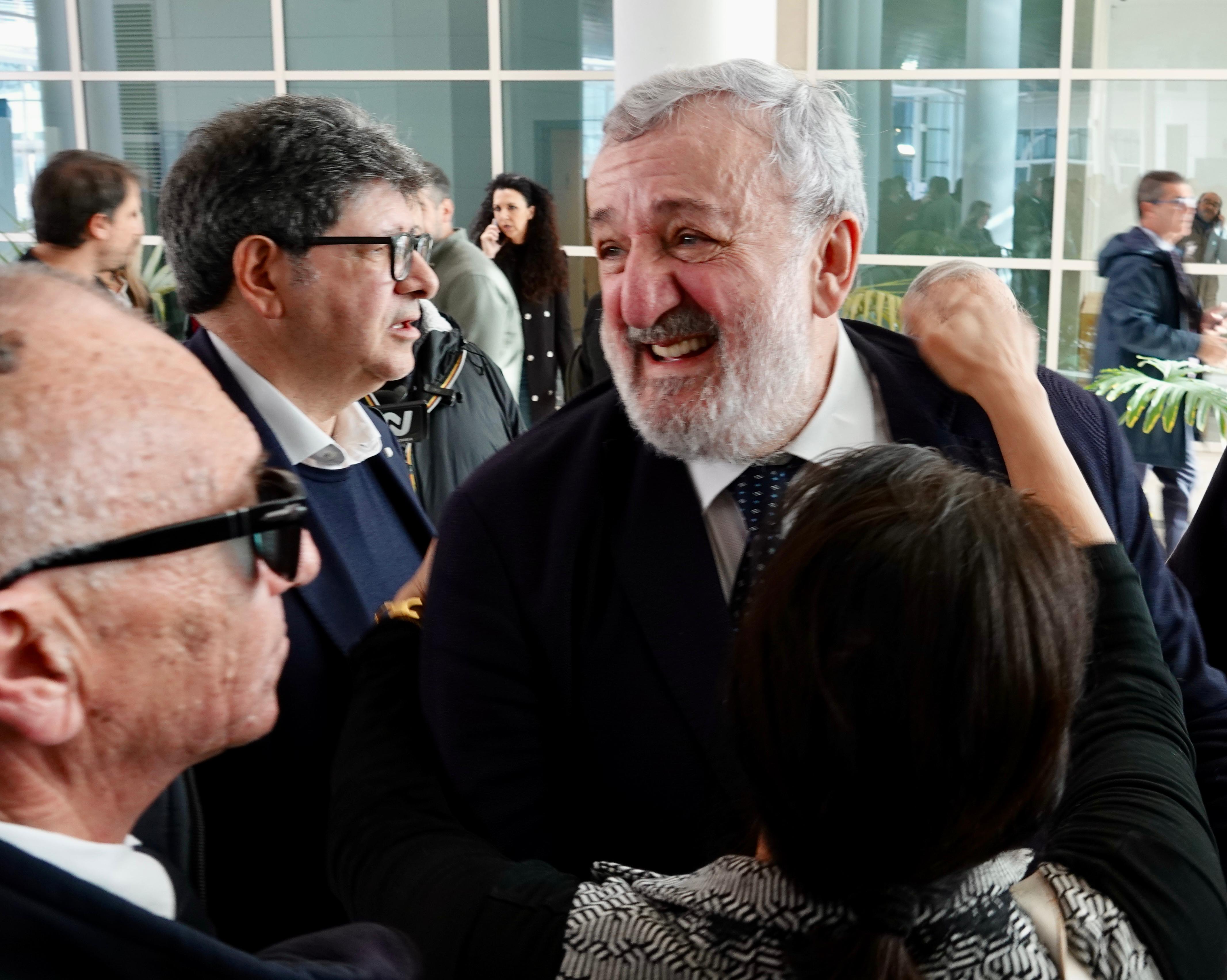 Galleria IL DISCORSO DI SALUTO DEL PRESIDENTE EMILIANO OGGI IN REGIONE - Diapositiva 1 di 6