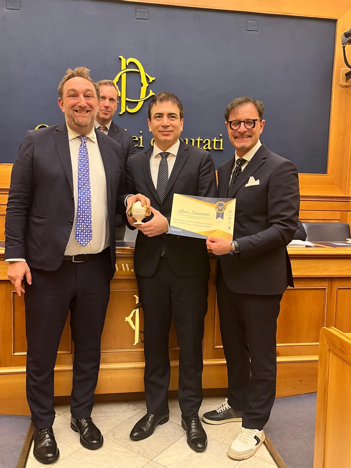 Galleria OGGI PREMIO “EXCELLENCE PUGLIESI” PER IL TURISMO A LUCA SCANDALE PUGLIAPROMOZIONE - Diapositiva 1 di 4