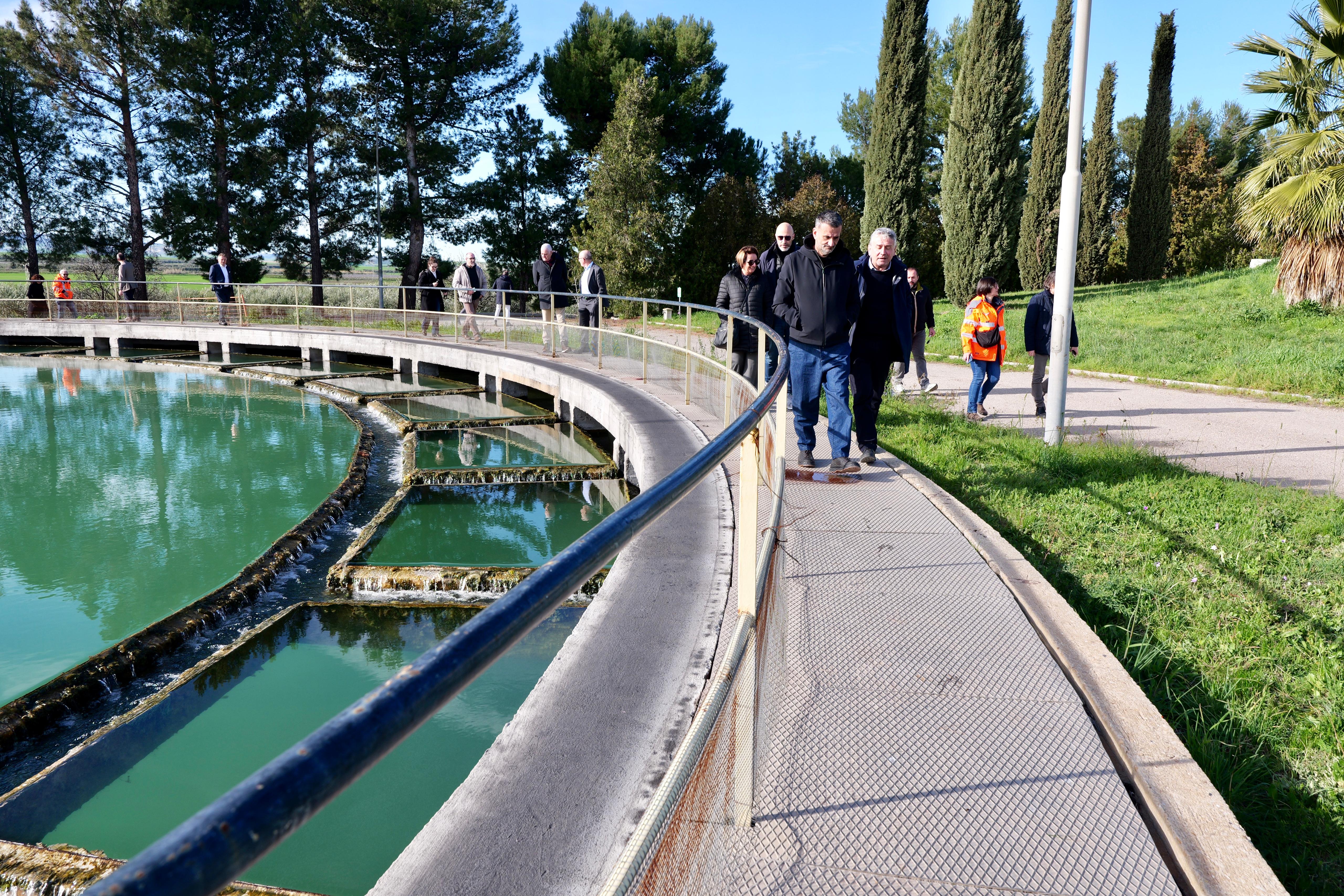 Galleria Decaro in visita agli impianti idrici di San Severo e Finocchito: “Stiamo superando la crisi. Presto attivi in Puglia 42 impianti di riuso di acque reflue. Pronta la vasca per l’acqua del Liscione dal Molise” - Diapositiva 3 di 6