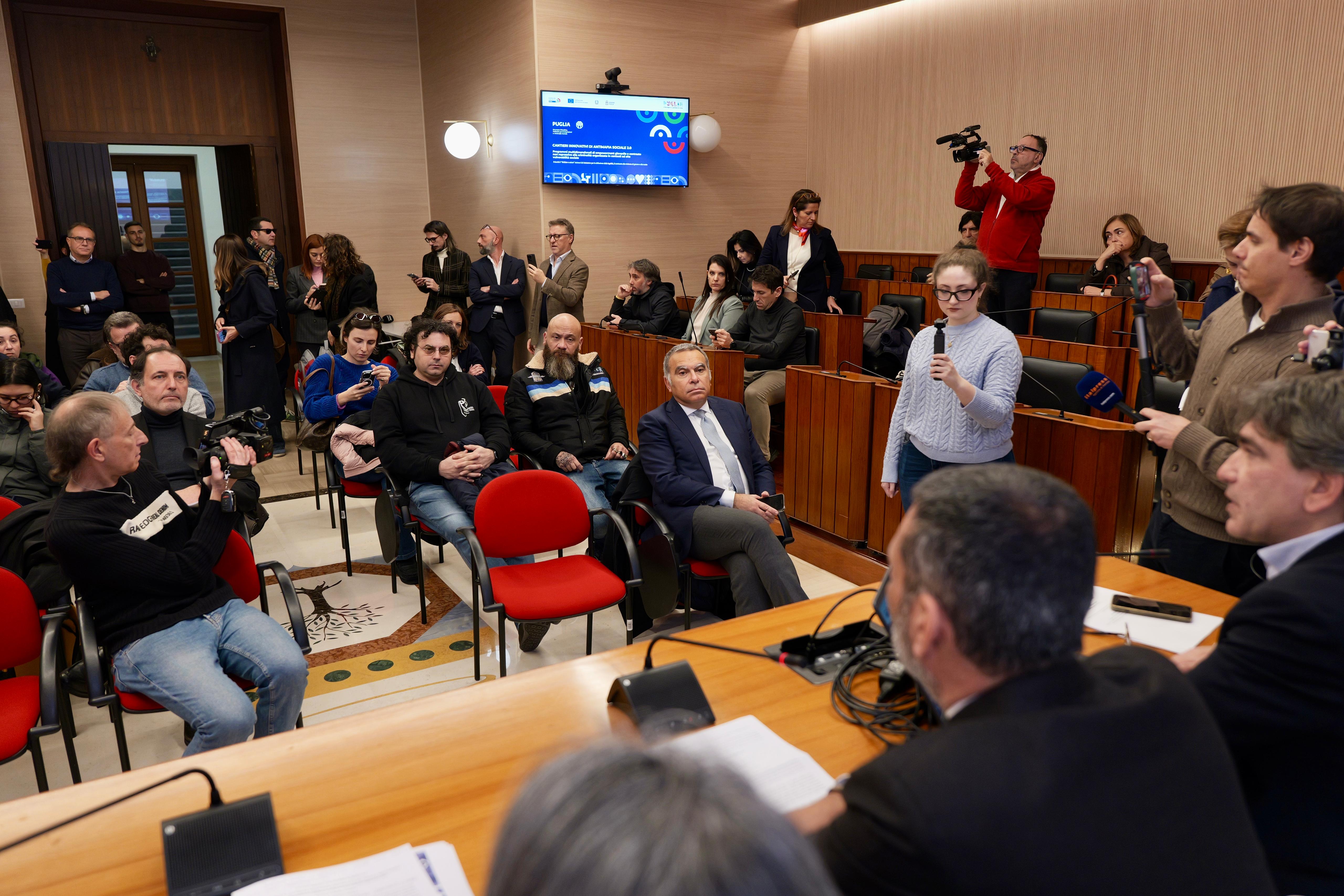 Galleria Al via la seconda edizione dei Cantieri Innovativi di Antimafia sociale. Decaro: “Seminiamo anticorpi di legalità per proteggere il futuro dei giovani pugliesi”. Miglietta: “Cultura migliore strumento per sradicare le mafie” - Diapositiva 3 di 8