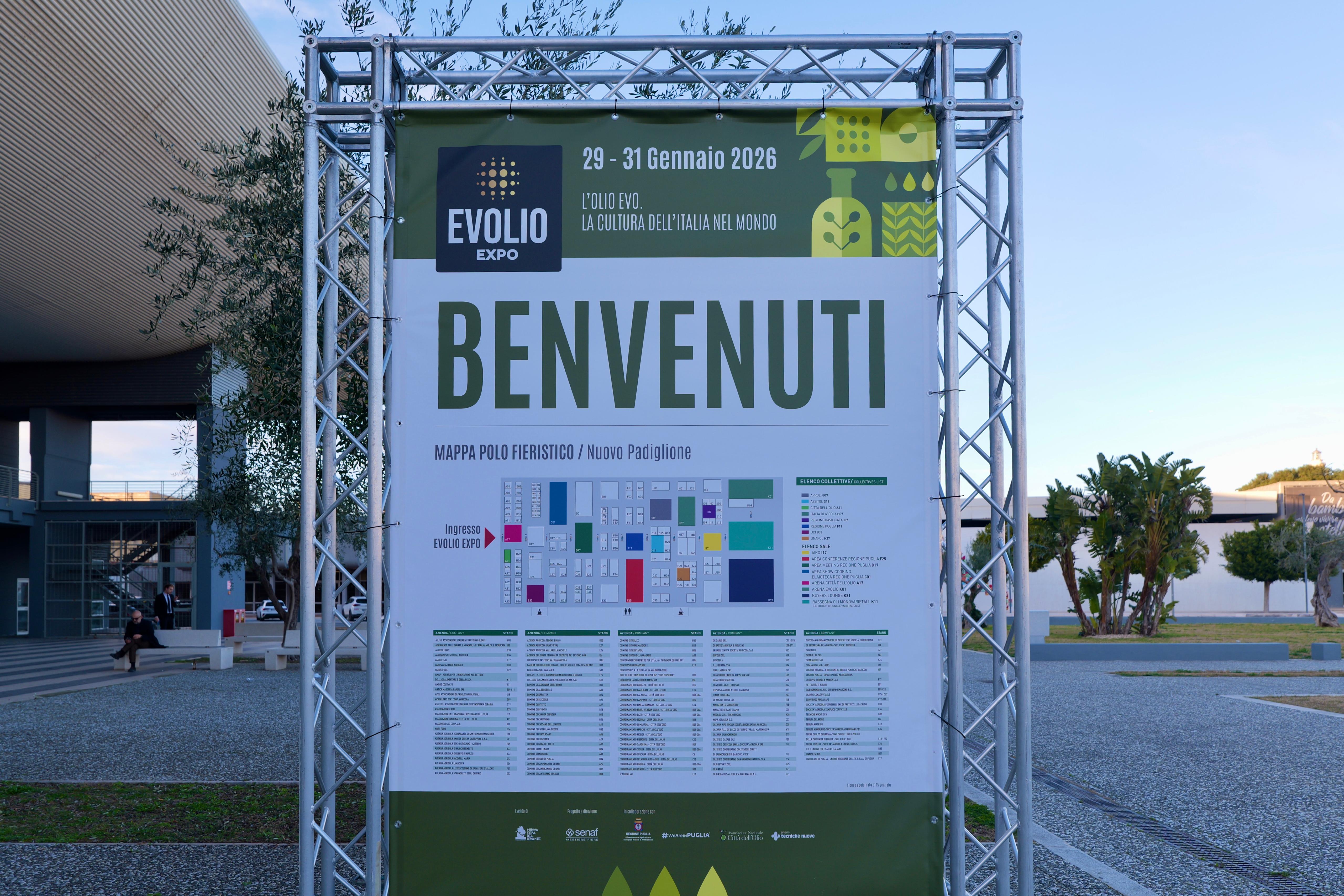 Galleria Evolio Expo 2026, Decaro: “Olivicoltura è settore strategico. Si lavori insieme per tutelare questo enorme patrimonio come condiviso con il sottosegretario La Pietra” - Diapositiva 1 di 7