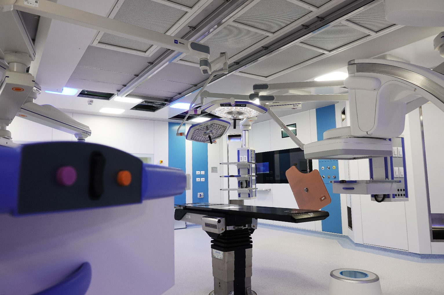 Galleria POLICLINICO DI FOGGIA, EMILIANO E PIEMONTESE INAUGURANO IL NUOVO BLOCCO OPERATORIO: 6 NUOVE SALE DI ULTIMA GENERAZIONE PER CARDIOCHIRURGIA, NEUROCHIRURGIA E RADIOLOGIA INTERVENTISTICA. - Diapositiva 18 di 22